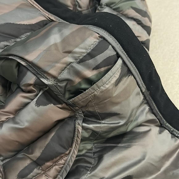 Lululemon Fluffin Awesome Coast Camo Butter Pink Down Jacket Size 8 - Picture 6 of 13
